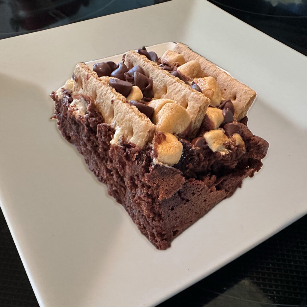 Photo of a S'mores Brown in a white plate.